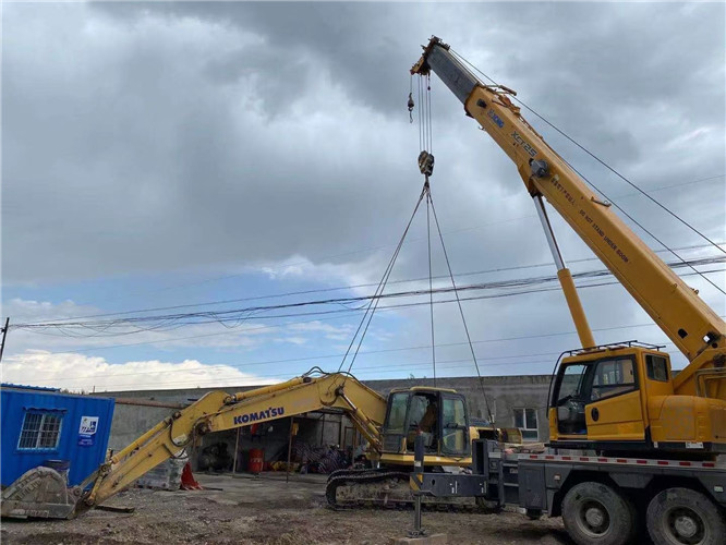 双湖县25吨吊车的工作半径是多少？